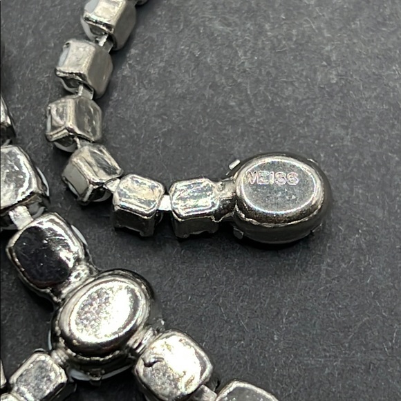 WOW! Vintage Weiss milk glass rhinestone necklace - Picture 7 of 7